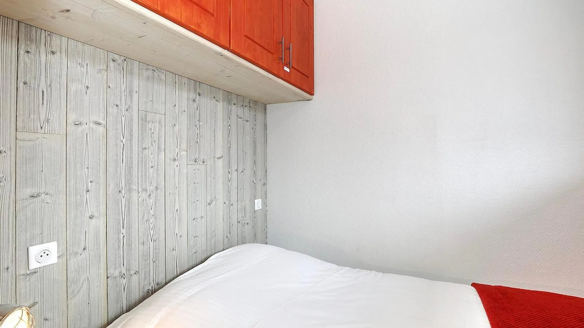 Apartment Appartement Renove A Courchevel Moriond, 3 Pieces, Balcon, Pour 6 Pers, Proche Pistes Et Centre Station - Fr-1-575-206 France